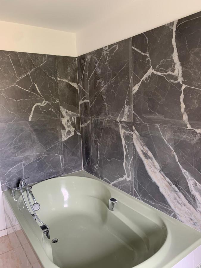 La Maison Carrée - Studios de charme - kitchenette - Climatisation&Piscine chauffée Les Eyzies Extérieur photo