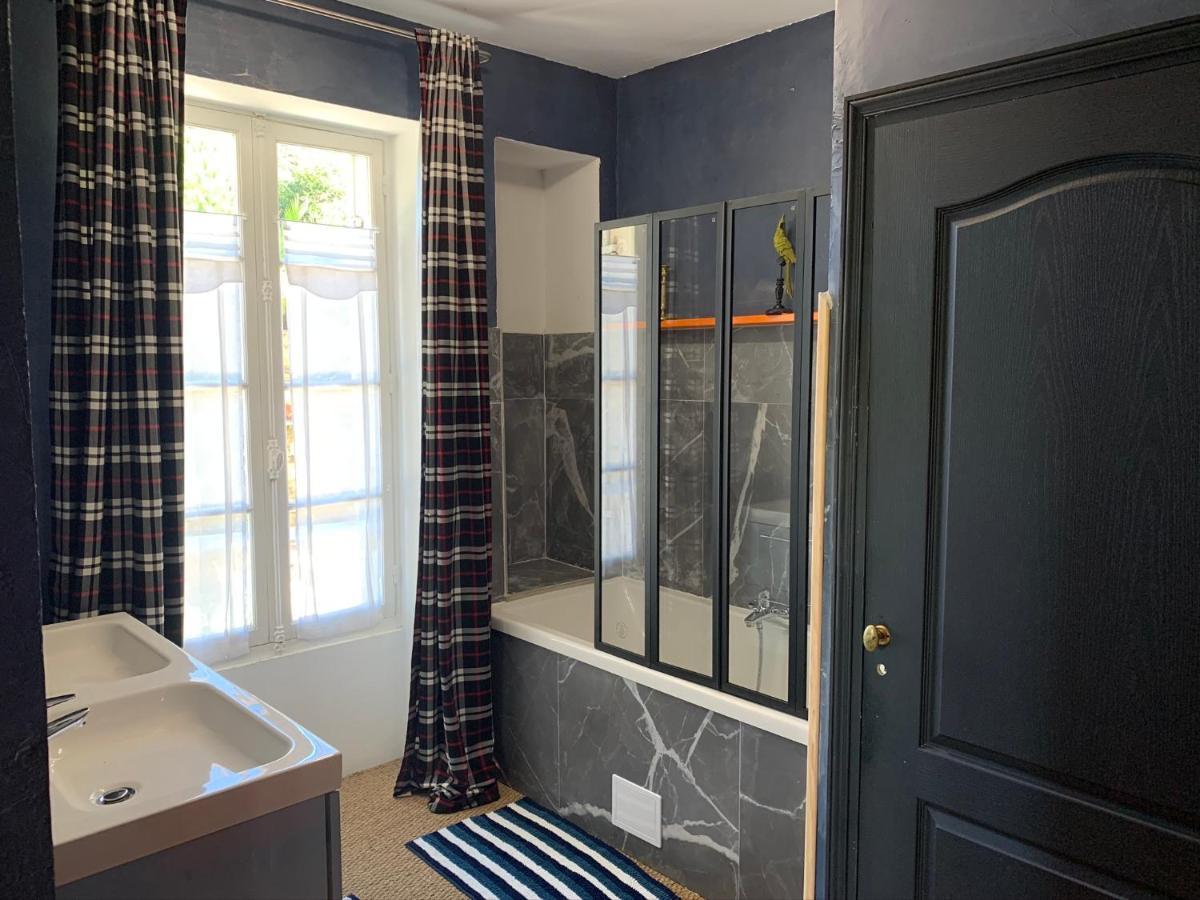 La Maison Carrée - Studios de charme - kitchenette - Climatisation&Piscine chauffée Les Eyzies Extérieur photo