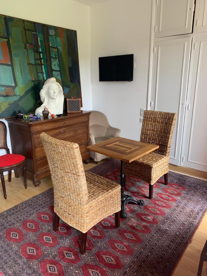 La Maison Carrée - Studios de charme - kitchenette - Climatisation&Piscine chauffée Les Eyzies Extérieur photo