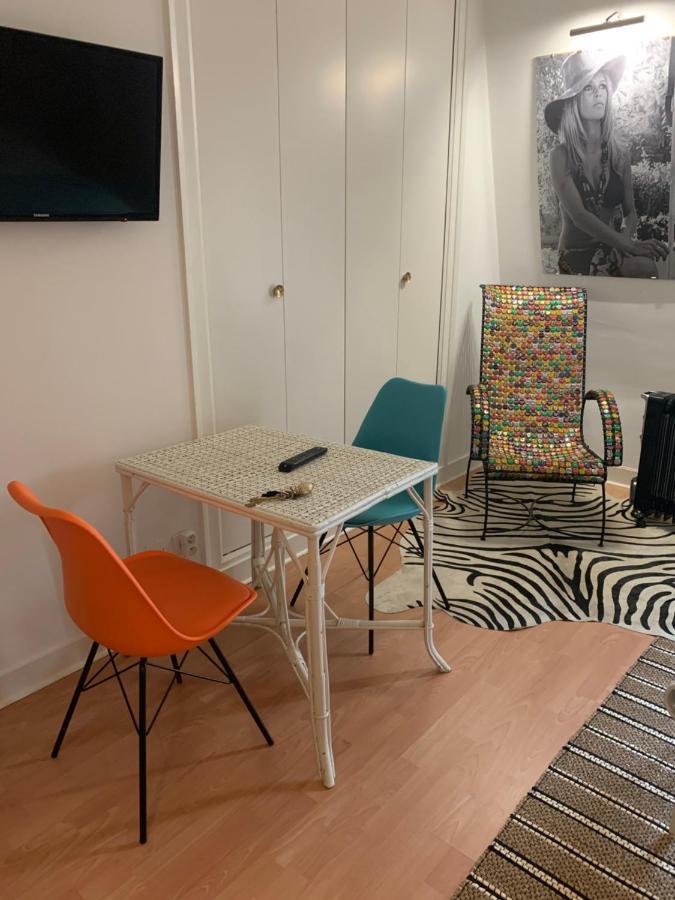 La Maison Carrée - Studios de charme - kitchenette - Climatisation&Piscine chauffée Les Eyzies Extérieur photo
