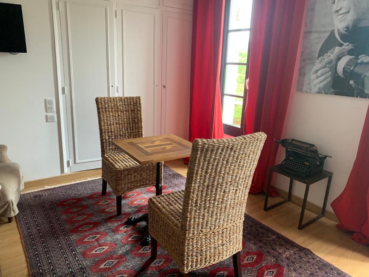 La Maison Carrée - Studios de charme - kitchenette - Climatisation&Piscine chauffée Les Eyzies Extérieur photo